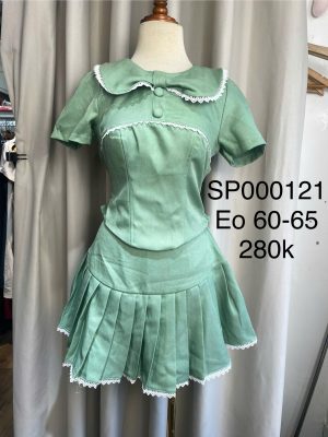 Bộ áo kiểu và chân váy ngắn / Blouse and Skirt Set