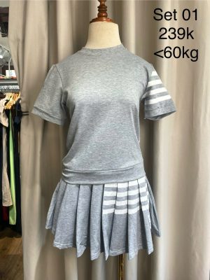 Bộ áo thun và chân váy / T-shirt and Skirt Set